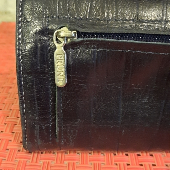 Prune Black Leather Tri-fold Wallet Argentinian Crocodile Leather - Picture 4 of 12